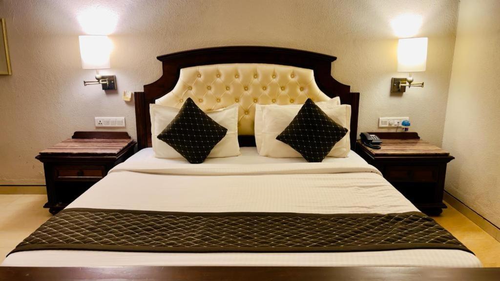 Neelam The Glitz Hotel Calangute Ngoại thất bức ảnh