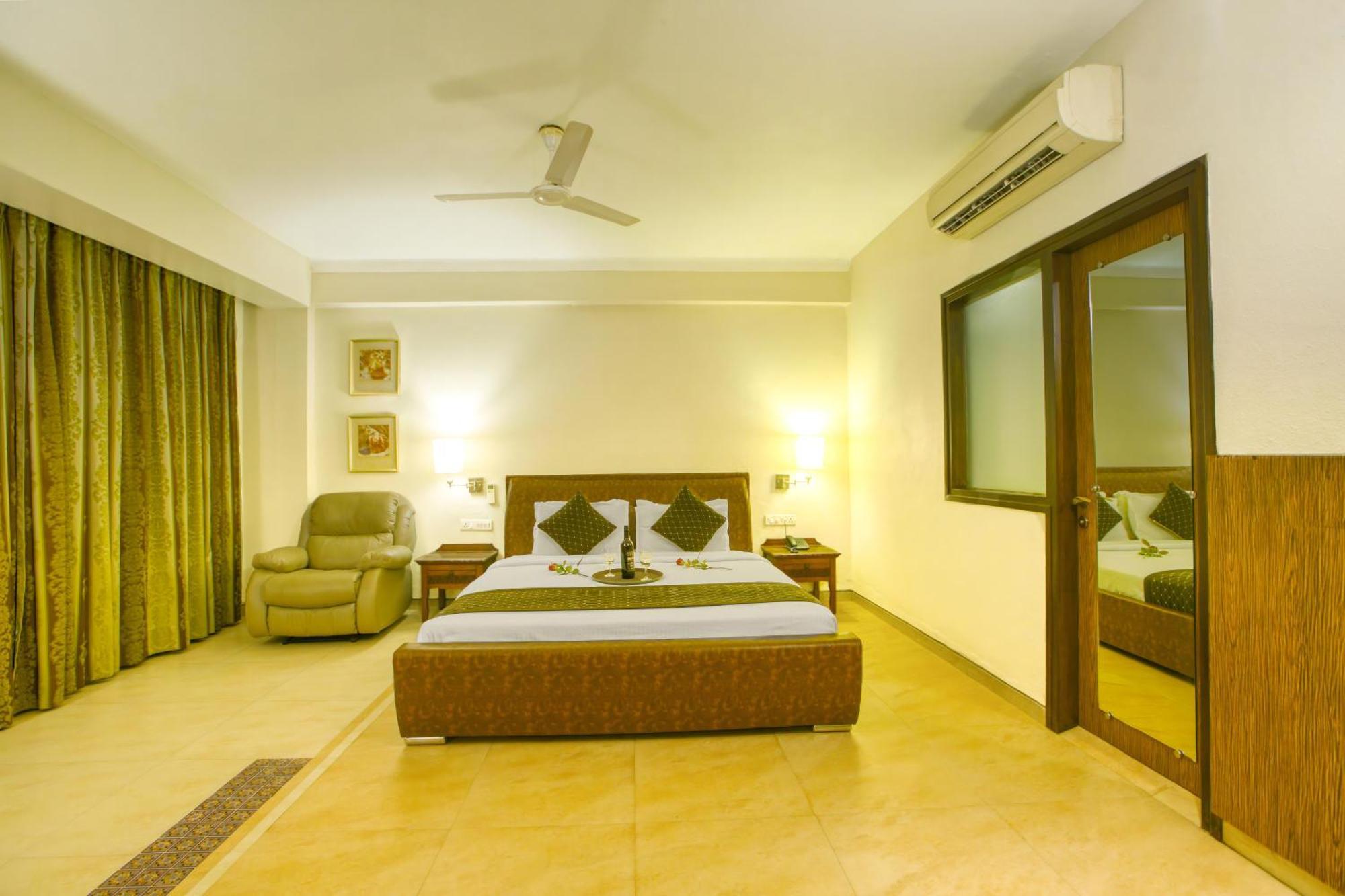 Neelam The Glitz Hotel Calangute Ngoại thất bức ảnh